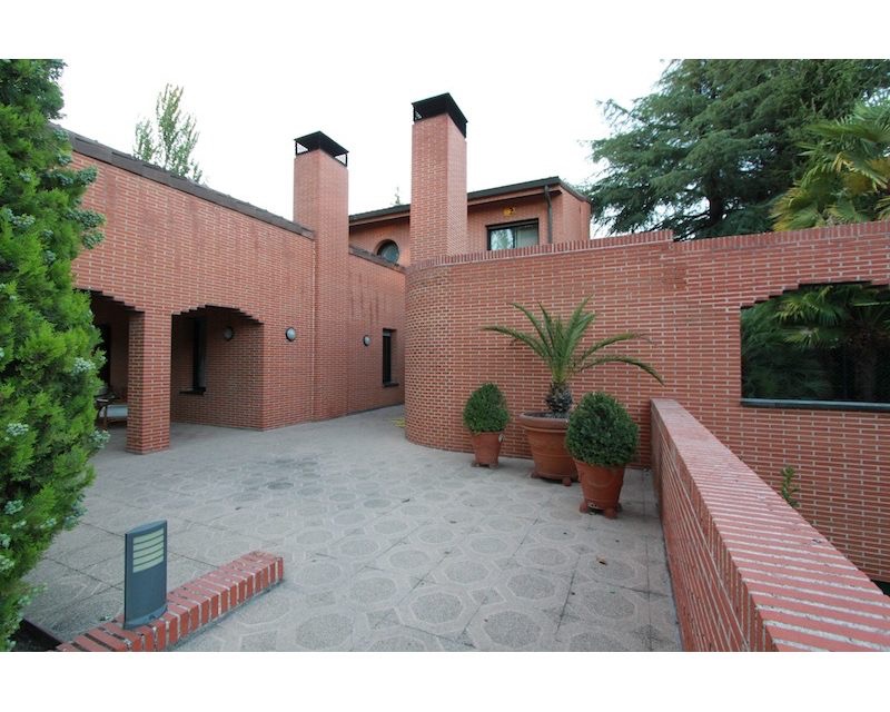 Vivienda unifamiliar en Puerta de Hierro (Madrid) 1985 imagen exterior Arquitecto Vitoria Gasteiz